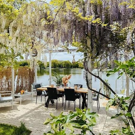 Therme - Corbeanca By The Lake Luxury Villa Ngoại thất bức ảnh