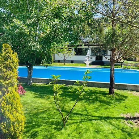 Therme - Corbeanca By The Lake Luxury Villa Ngoại thất bức ảnh