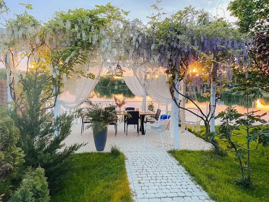 Therme - Corbeanca By The Lake Luxury Villa Ngoại thất bức ảnh