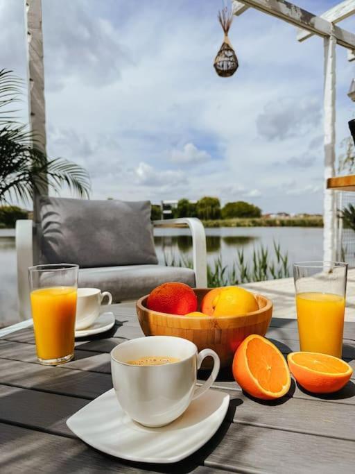 Therme - Corbeanca By The Lake Luxury Villa Ngoại thất bức ảnh