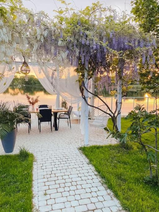 Therme - Corbeanca By The Lake Luxury Villa Ngoại thất bức ảnh