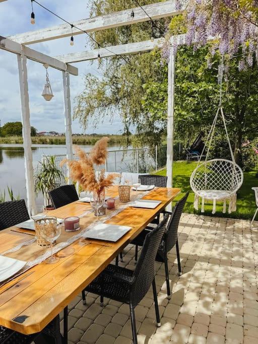 Therme - Corbeanca By The Lake Luxury Villa Ngoại thất bức ảnh