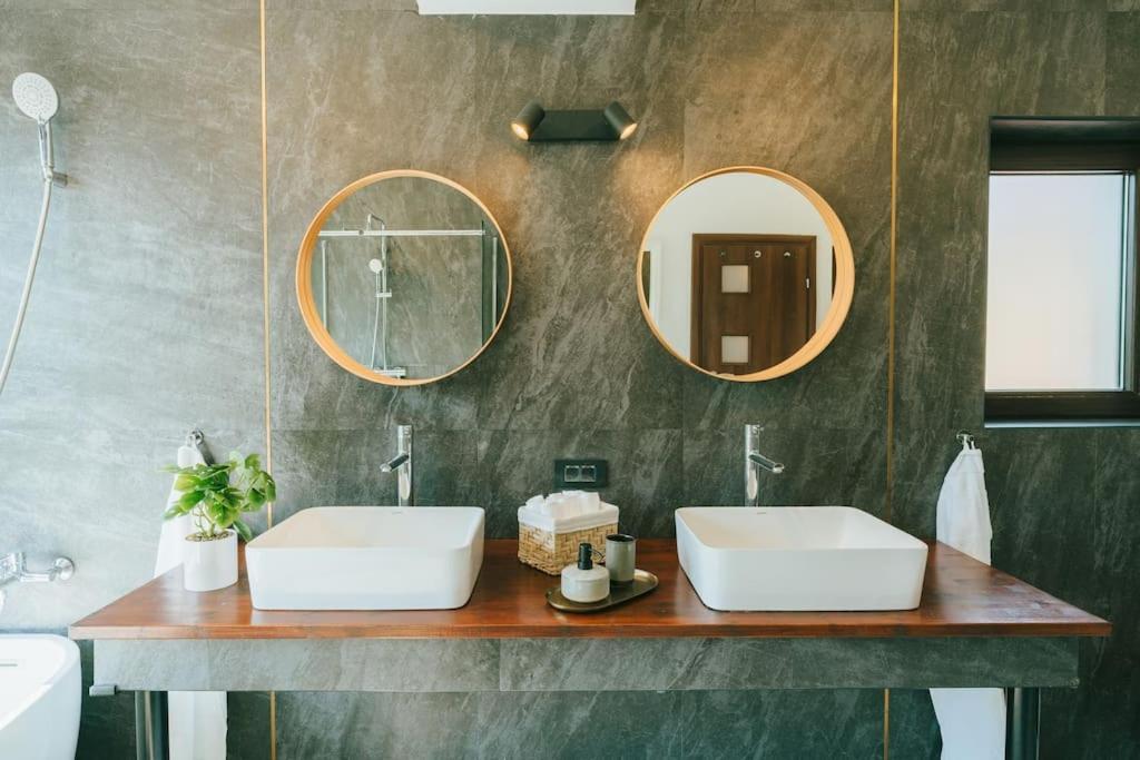 Therme - Corbeanca By The Lake Luxury Villa Ngoại thất bức ảnh