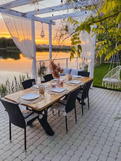 Therme - Corbeanca By The Lake Luxury Villa Ngoại thất bức ảnh