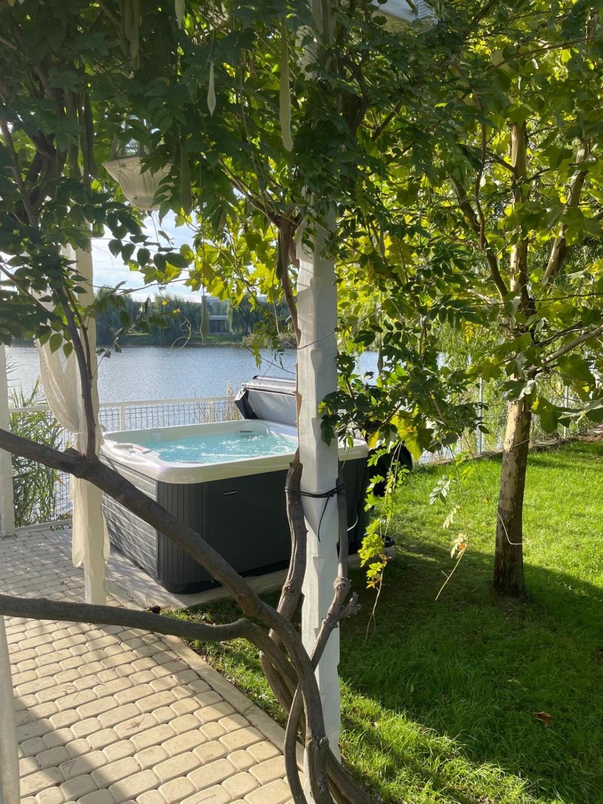 Therme - Corbeanca By The Lake Luxury Villa Ngoại thất bức ảnh