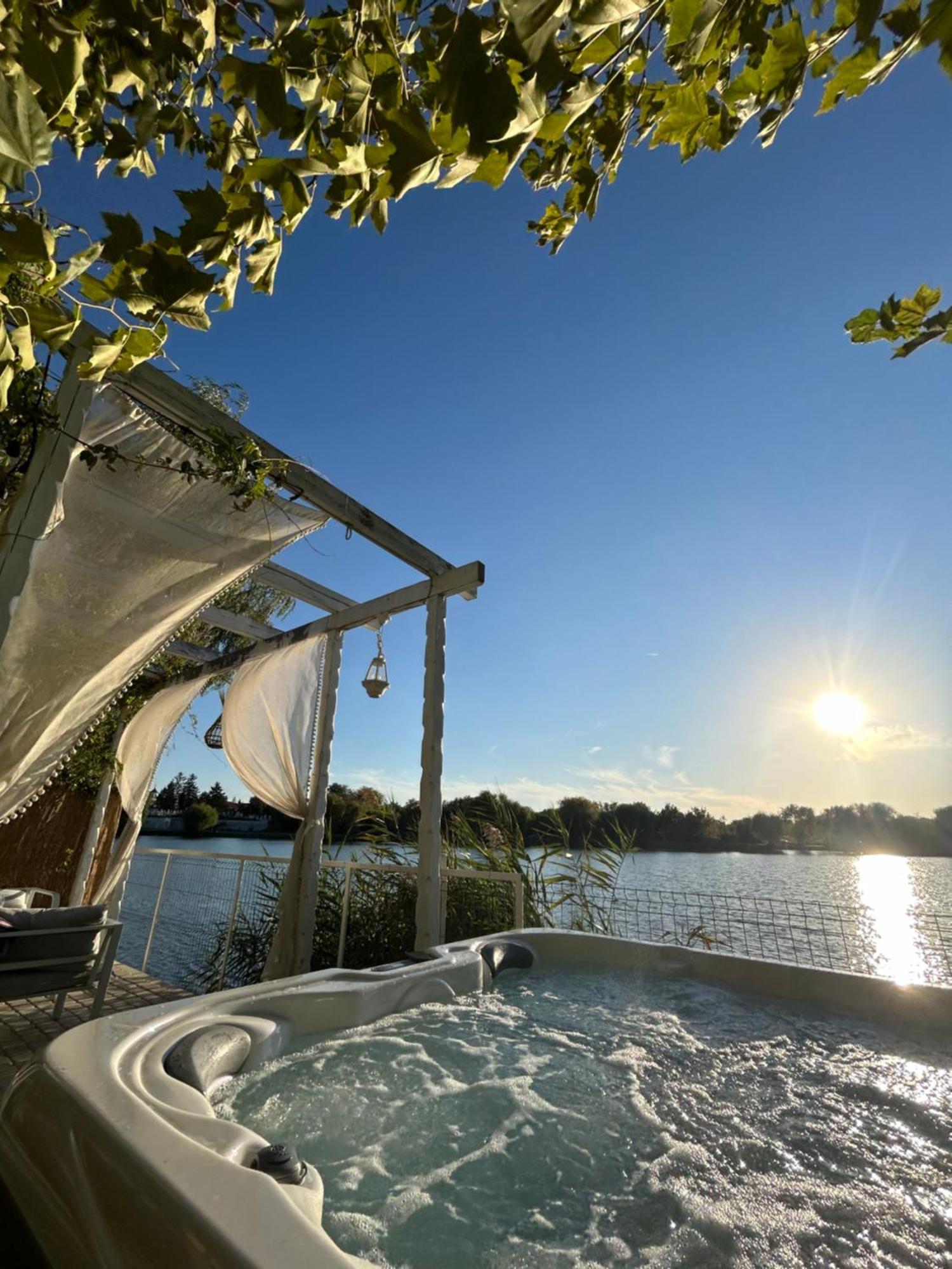 Therme - Corbeanca By The Lake Luxury Villa Ngoại thất bức ảnh